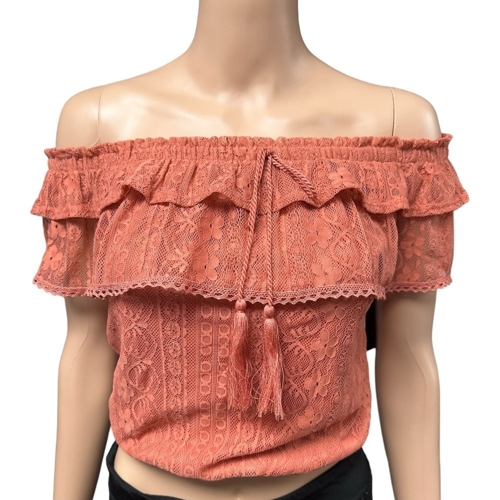 No Boundaries - NWT - Gorgeous On or Off Shoulder Top